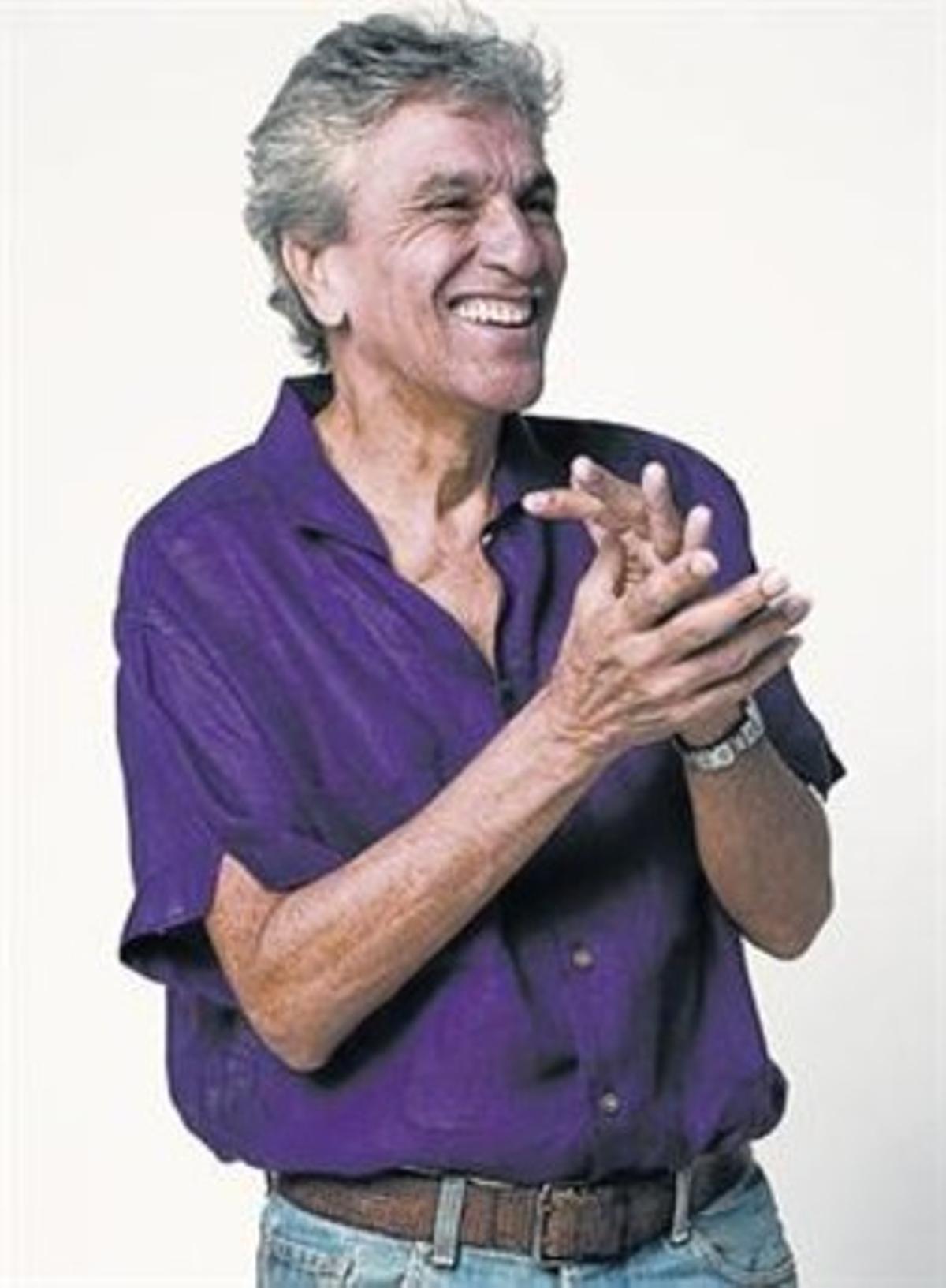 CAETANO VELOSO 3 Als anys 60, va aportar una poesia crítica i un so de fusió heterodox a la música popular brasilera. Continua actiu i viu.