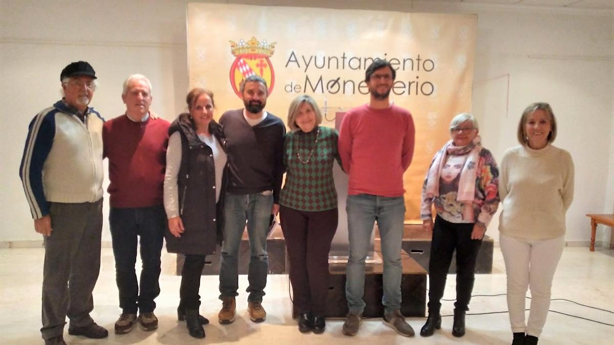 Algunos de los participantes junto al profesor del taller