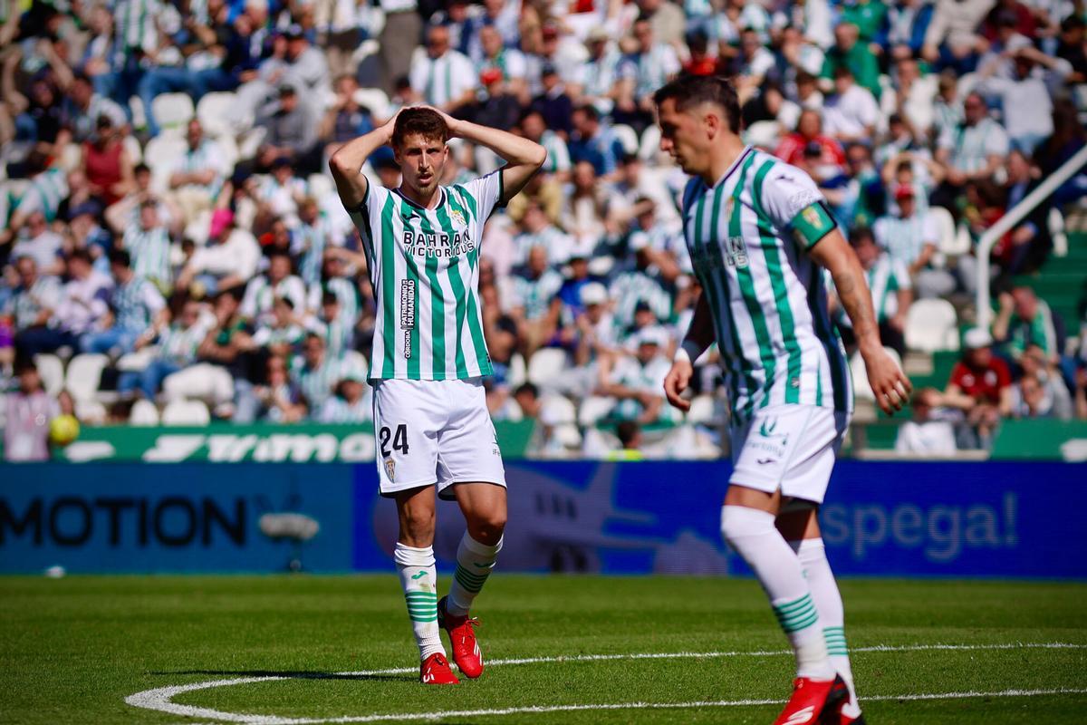 Córdoba CF contra Real Sociedad B. Partido de LaLiga Hypermotion. El Arcangel. Pedro Ortiz