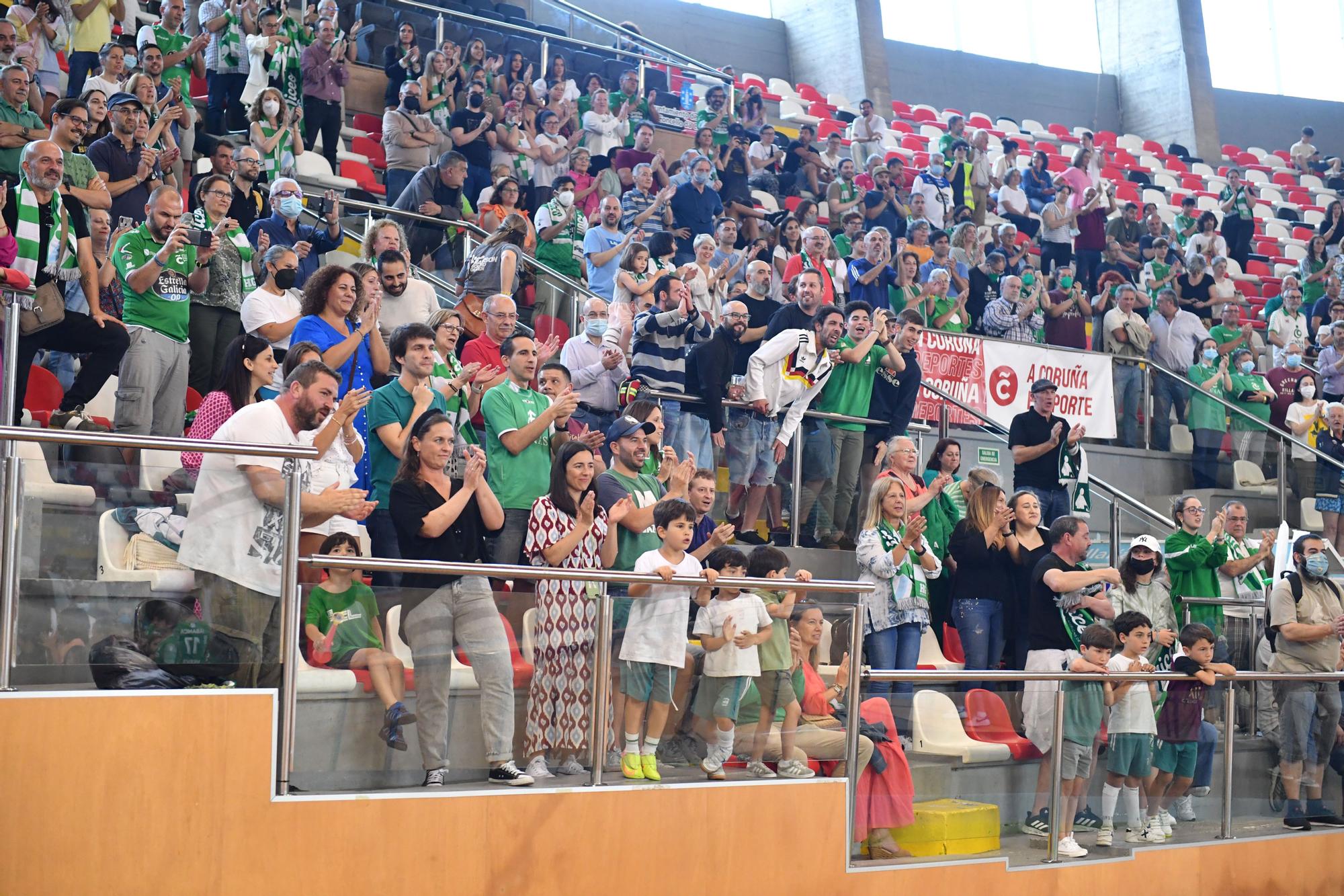 El Liceo celebra el campeonato de liga con la afición en el Palacio de los Deportes de Riazor