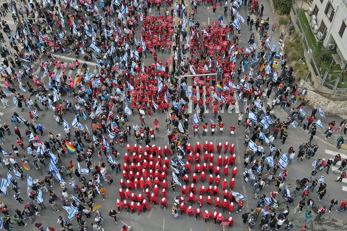 Manifestaciones en Tel Aviv contra las controvertidas reformas legales que promociona el gobierno de extrema derecha del país