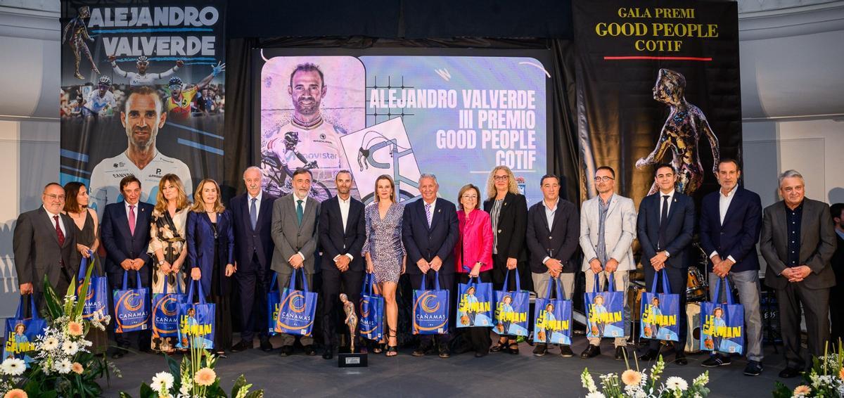 Premiado y jurado en la ceremonia de los Good People Cotif.