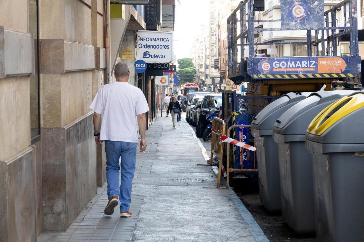 Acera sin ultimar en la calle O'Donnell de Alicante.