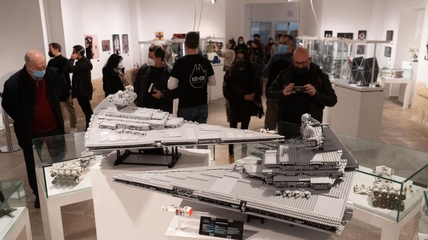 La Biblioteca Pública reúne 43 reproducciones y fotografías de Lego de Star Wars
