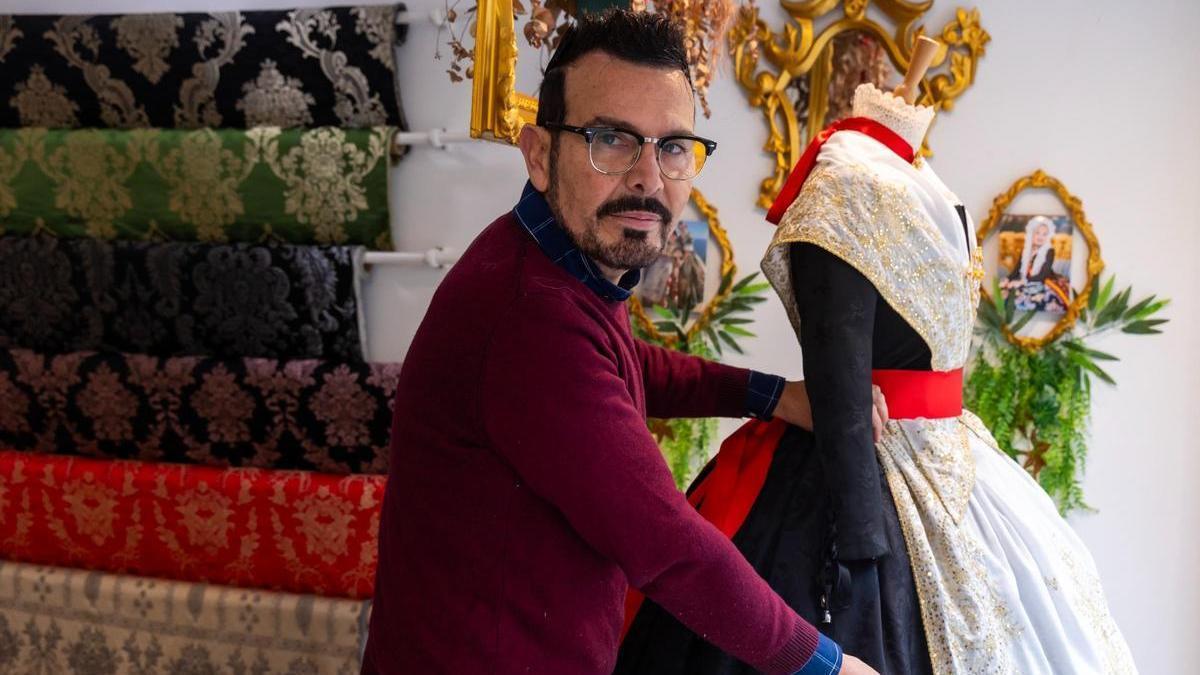 José Hernández vestirá a la Bellea del Foc adulta 2026 y a sus damas de honor