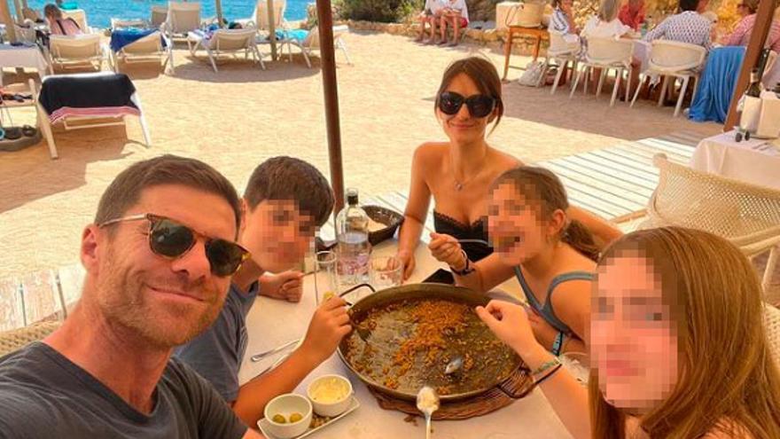 Xabi Alonso, vacaciones en familia en Ibiza