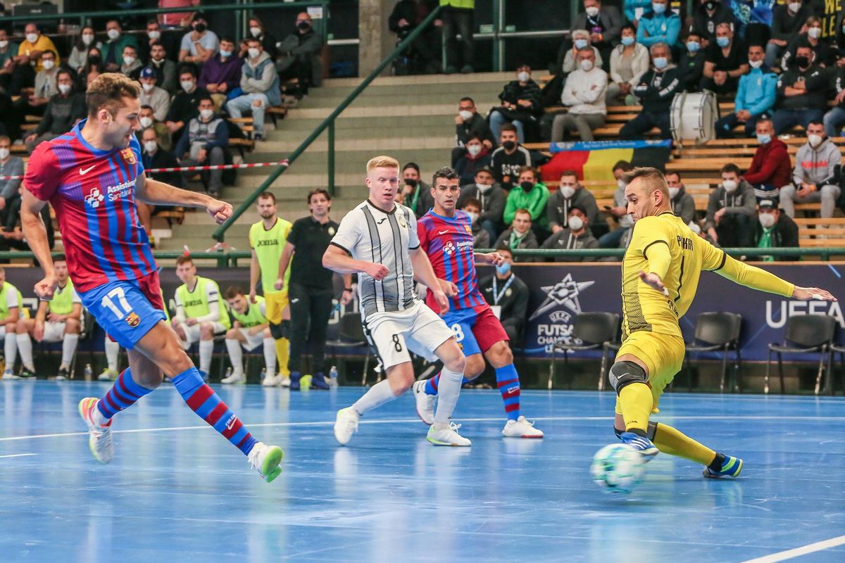 El Barça de futbol sala s’imposa amb facilitat davant un fluix Dobovec eslovè El Barça de futbol sala s’imposa amb facilitat davant un fluix Dobovec eslovè