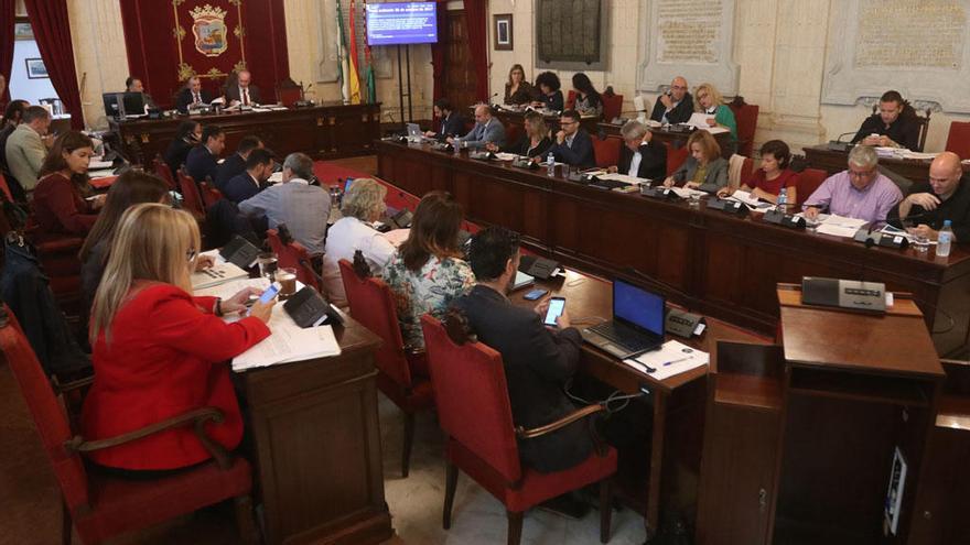 Diecisiete concejales, uno más de la mayoría absoluta, pidieron que se cumpla el acuerdo para llevar el metro al Civil.