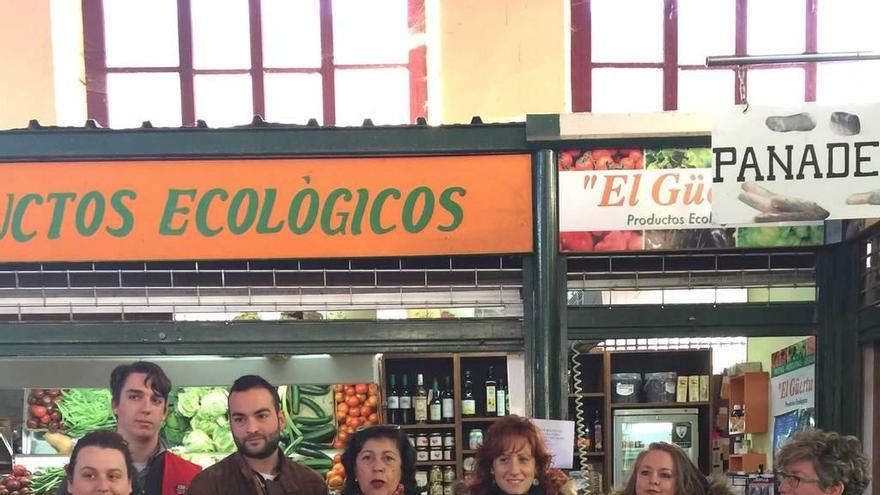 Paloma Coto, Nicolás Walsh, Alejandro Marcos, Teresa Iglesias, Lorena Villar, Lucía Llera y Ana Granda presentan la campaña en Villaviciosa.