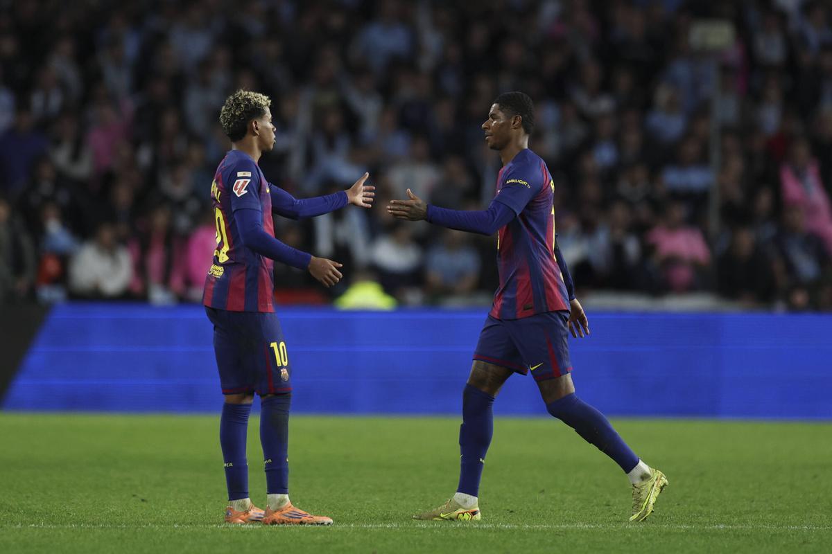 Lamine Yamal y Rashford, en el partido liguero del Barça en Balaídos