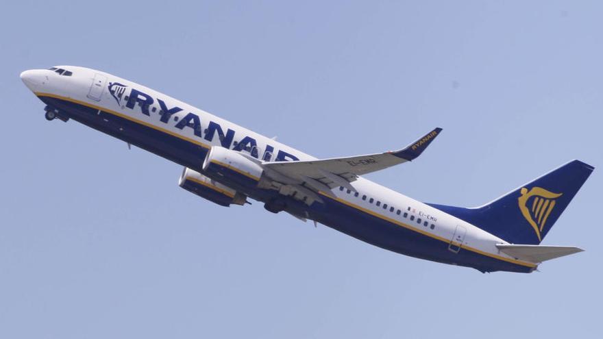Ryanair: «Un tripulant de cabina guanya 40.000 euros anuals»