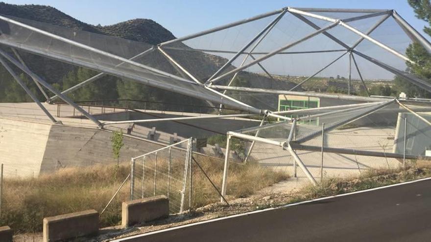 El Centro de Interpretación de Almadenes se deteriora por el paso del tiempo y el abandono, según denuncia el PP.