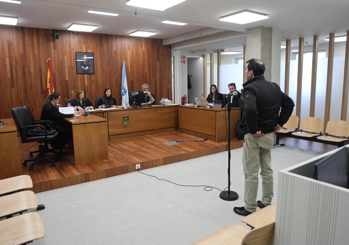 El acusado ayer, en la vista por conformidad que tuvo lugar en la Audiencia de Vigo.