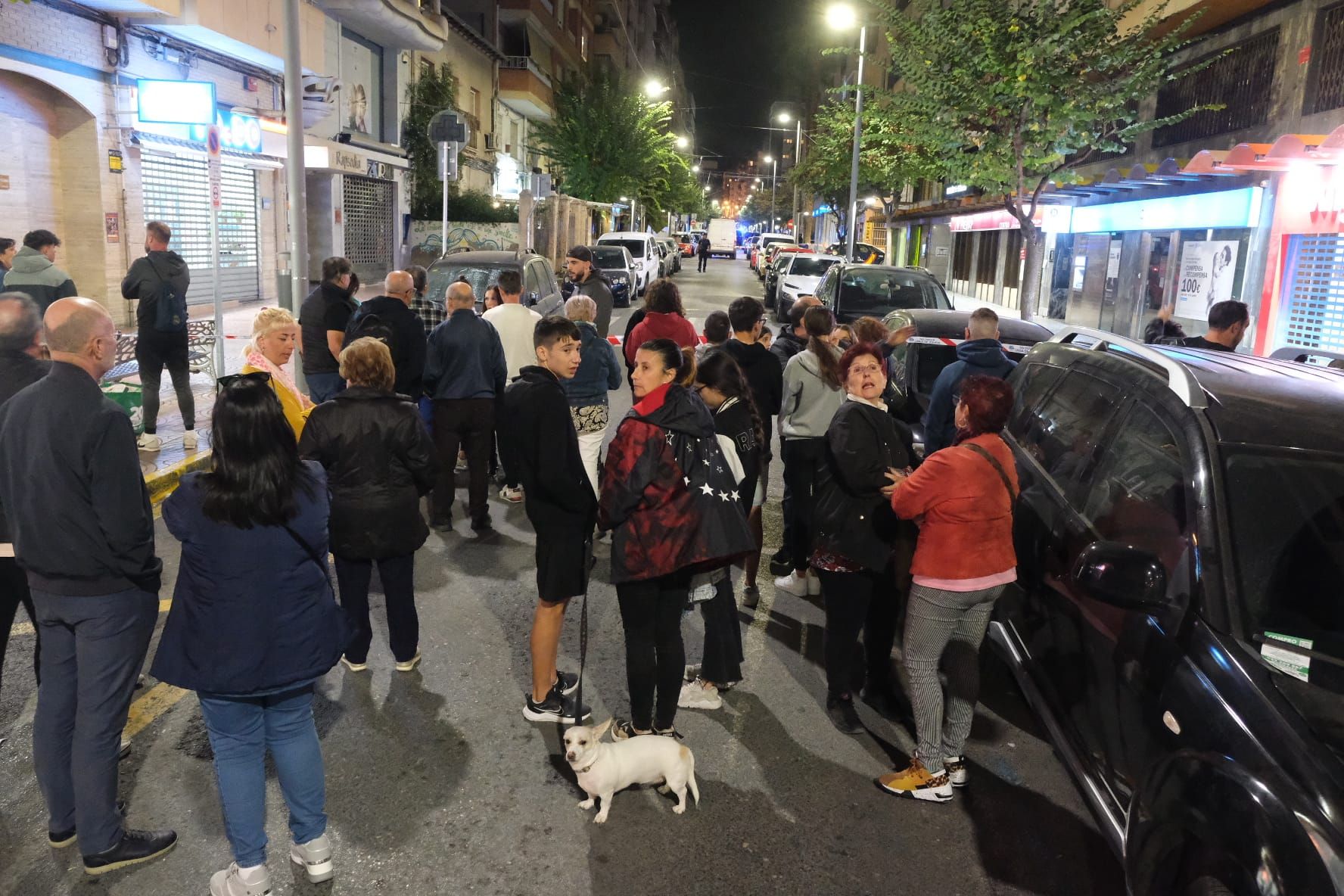 Vecinos desalojados y gran operativo policial en Elda por una granada de juguete