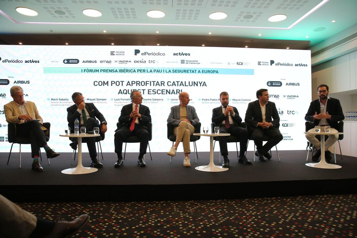 Barcelona  19/06/2025  Economía Activos I Foro sobre la Paz y la Defensa en Europa Jornada o (I Fòrum Prensa Ibérica per la pau i la seguretat a Europa), la 2ª mesa donde intervienen  por la izq. Martí Saballs, Miquel Sàmper, Luis Furnells, Jaume Sanpera, Javier Escribano, Pedro Pablo Pérez y Miguel Camino en el Hotel Barceló Sants. FOTO DE RICARD CUGAT