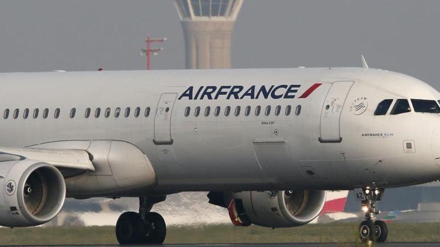 Un avión de Air France en el aeropuerto Charles De Gaulle.