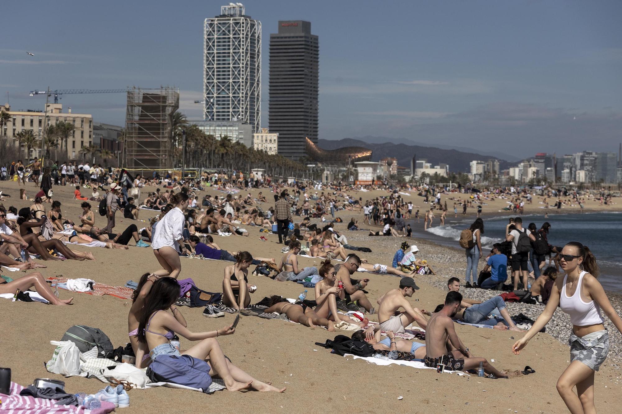 Día de calor y viento en Barcelona