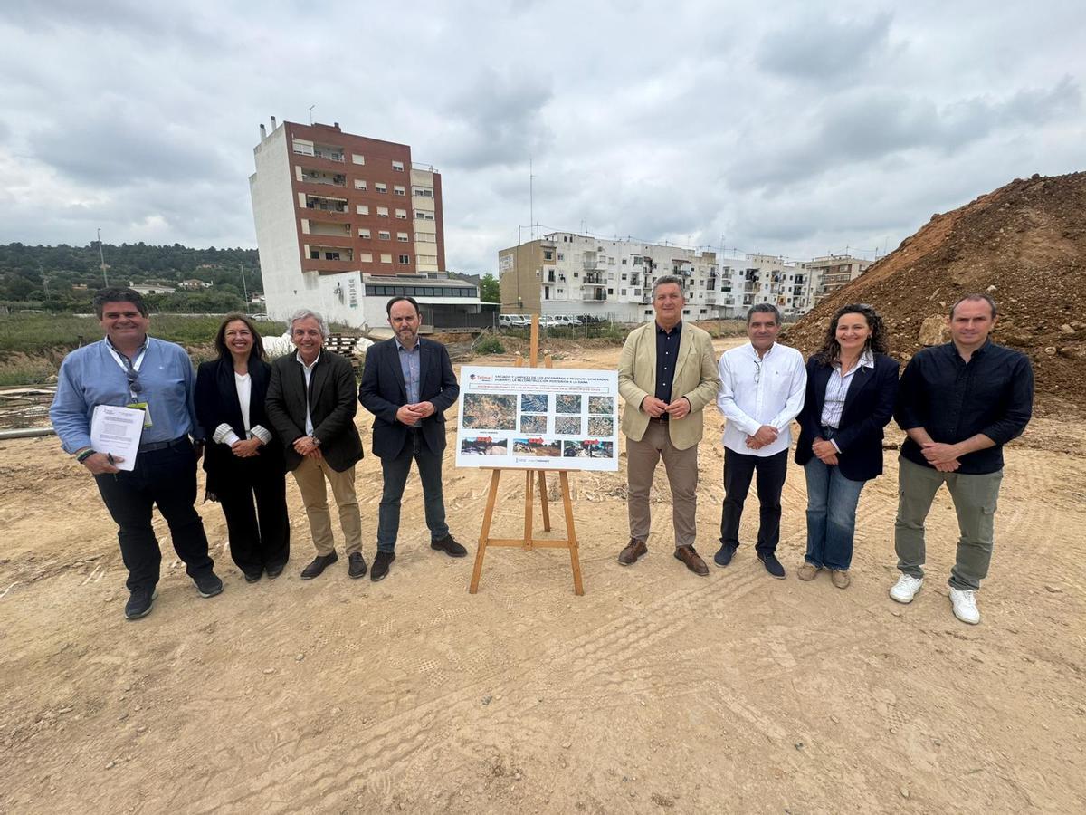 Martínez Mus visita el barranco de Chiva tras la finalización de las obras.