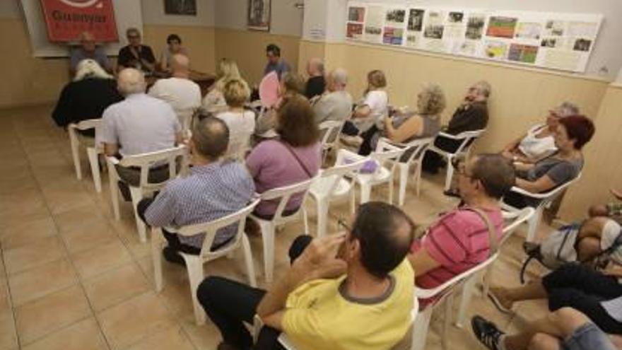 Imagen de la asamblea de ayer celebrada en la sede de EU.