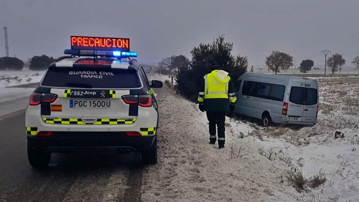 Furgoneta que sufrió una salida de vía en la N-122. | Guardia Civil