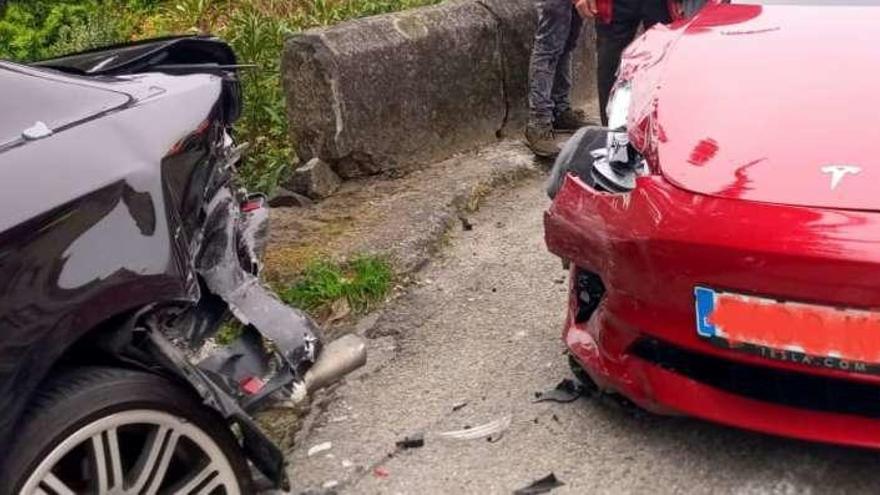 Los dos vehículos implicados en el accidente. // Policía Local