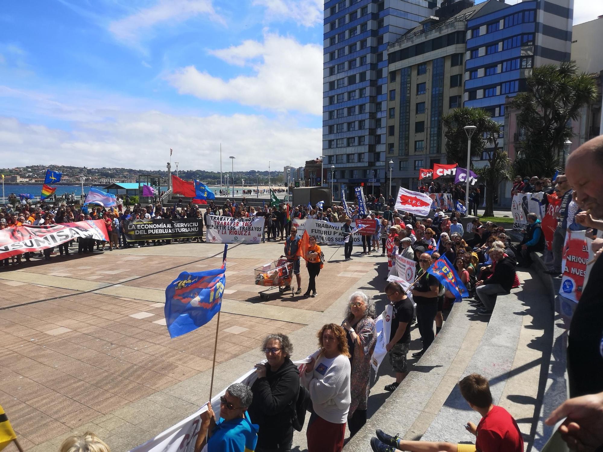La marcha por el 1 de Mayo de los sindicatos minoritarios en Gijón, en ...