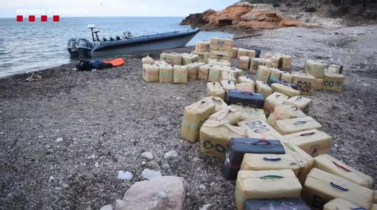 Una narcolancha con su cargamento intervenidos en L'Ametlla de Mar