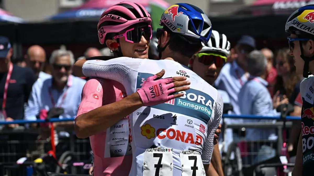 As赤 queda la clasificaci車n general del Giro 2025 tras la etapa 18