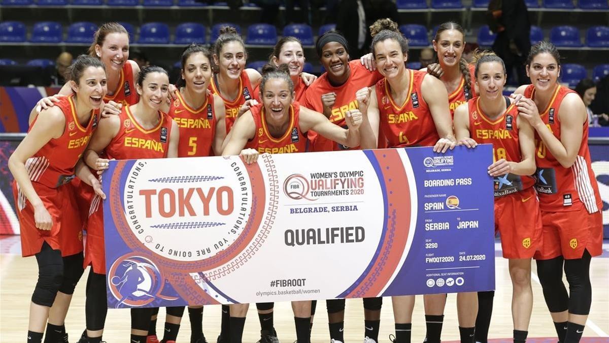 Las jugadoras españolas celebran la clasificación para Tokio-2020 tras batir a Gran Bretaña en Belgrado.