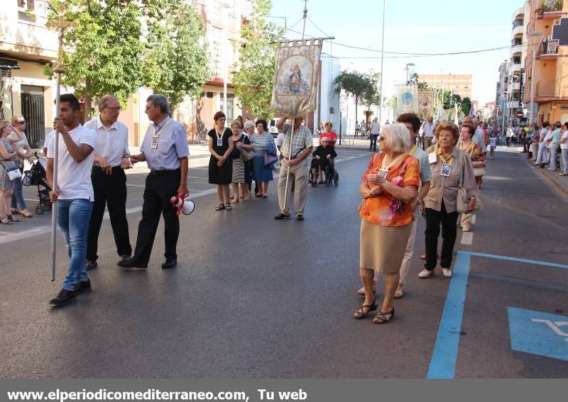 GALERÍA DE FOTOS -- Vila-real se vuelca en la procesión a la ermita