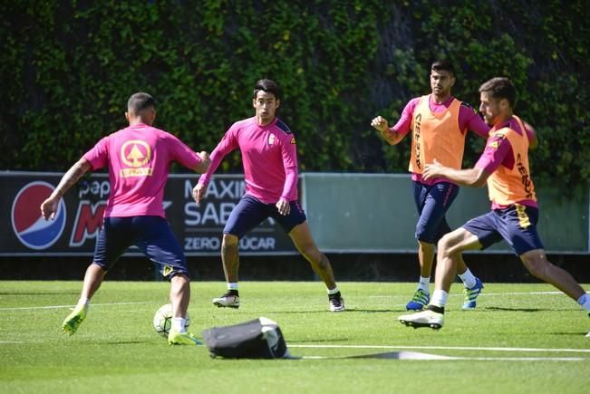 Entrenamiento de la UD Las Palmas en Barranco ...