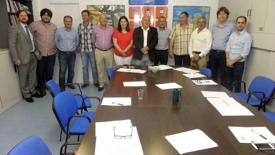 Actuales integrantes del Consorcio As Mariñas, en una reunión, el pasado mes de junio.