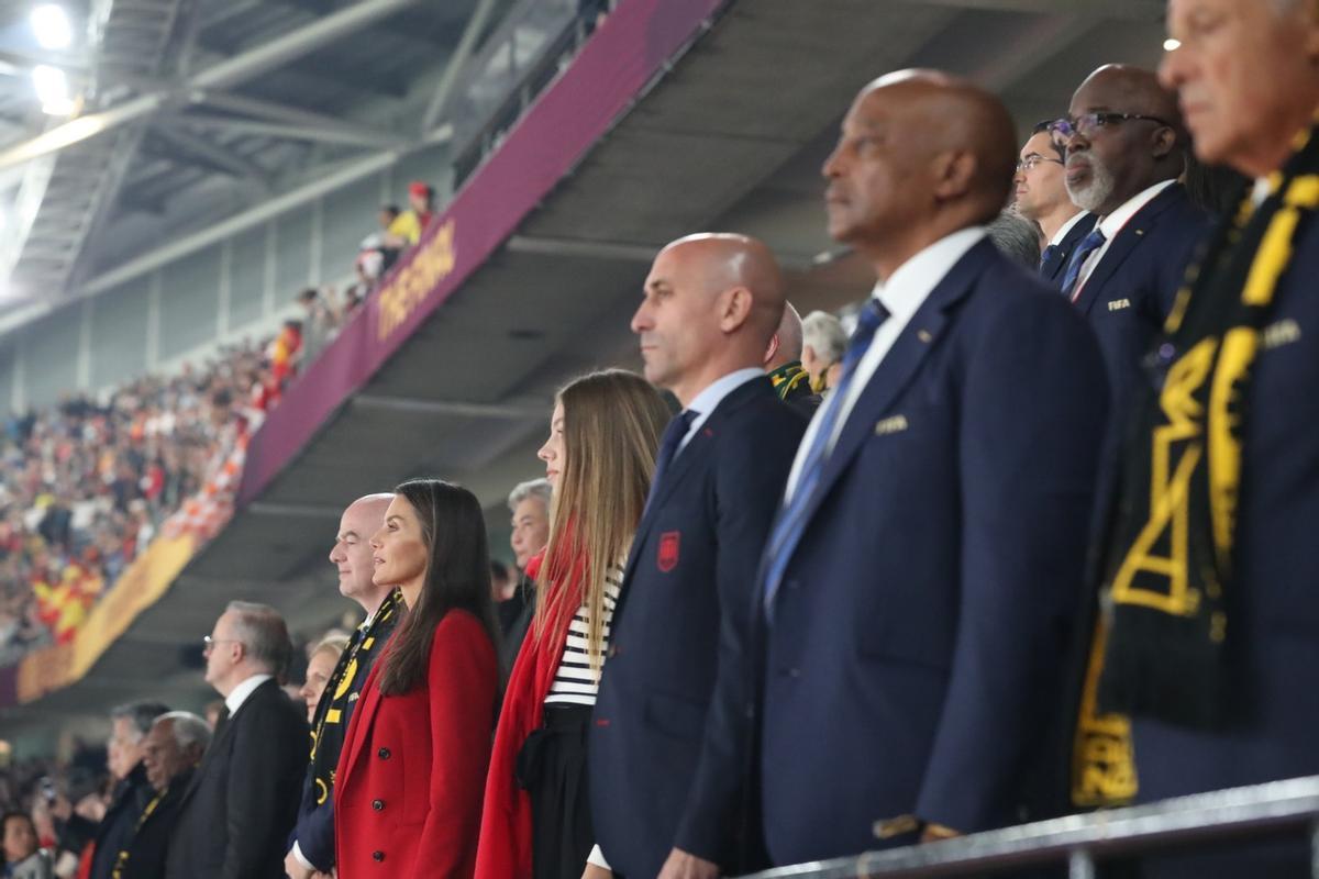 El presidente de la RFEF, Luis Rubiales, en el palco de autoridades durante la final del Mundial, junto a la reina Letizia.