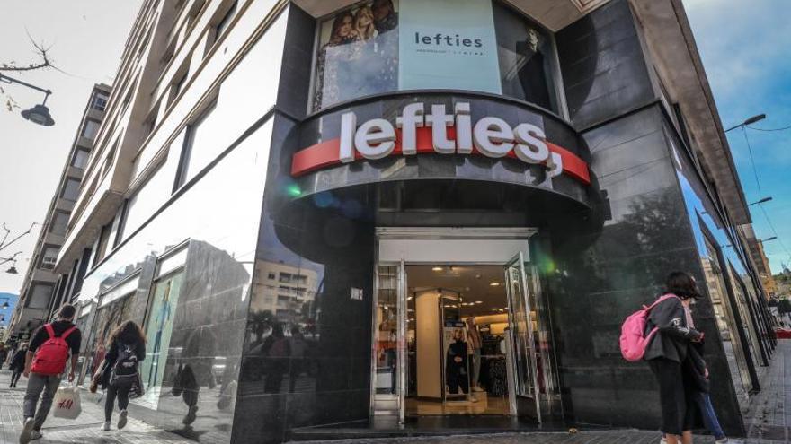 La tienda de Lefties situada en la Alameda Camilo Sesto de Alcoy es una de las afectadas.