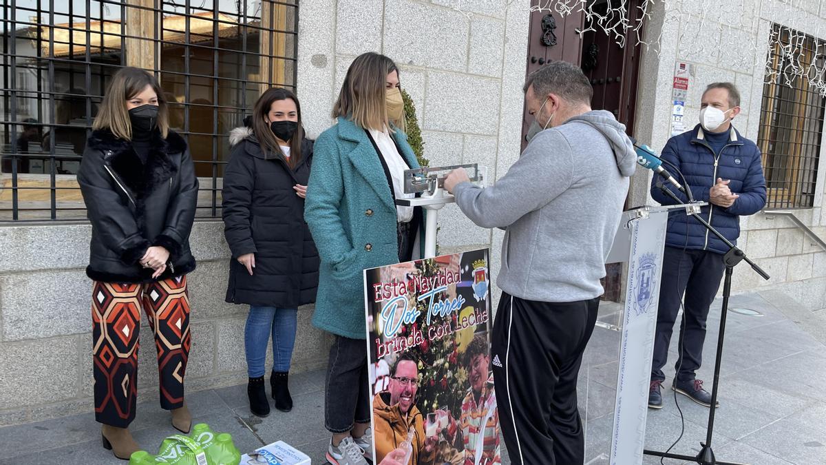 Momento del pesado de las ganadoras del concurso.