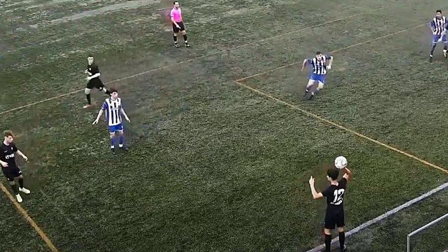 Una acción del Marineda Sport-Sporting de juveniles.