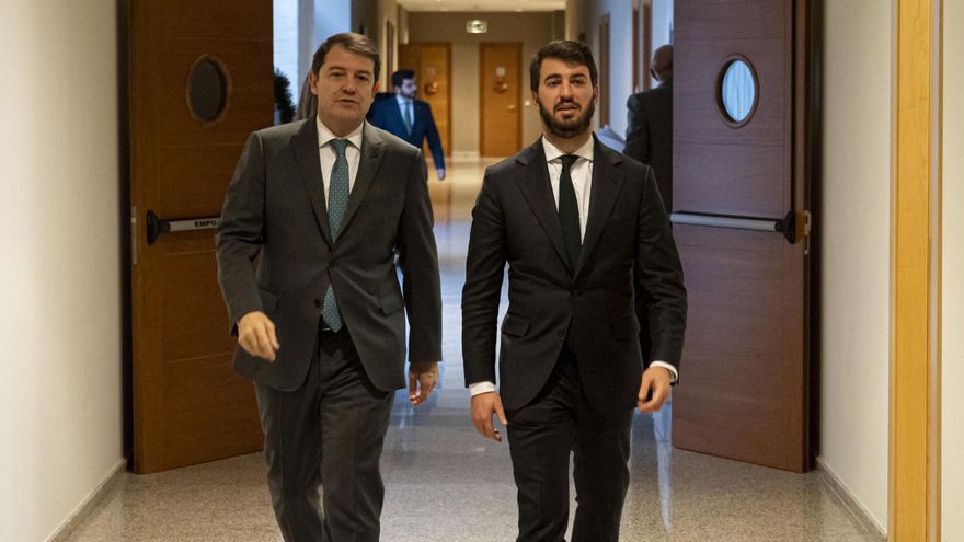 El Gobierno de Castilla y León, en el aire: Vox acusa a Feijóo de romper los gobiernos de coalición