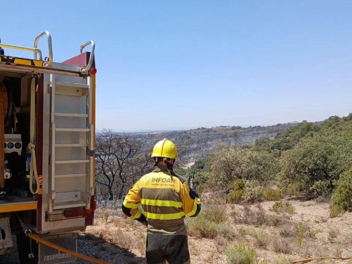 Sigue la lucha contra el incendio de Tamarite.