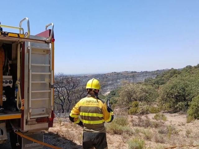 Sigue la lucha contra el incendio de Tamarite.