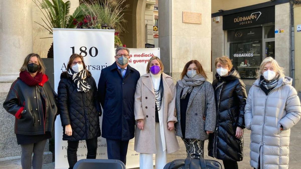 L’equip de mediadors amb l’alcaldessa de Figueres  | AJUNTAMENT DE FIGUERES