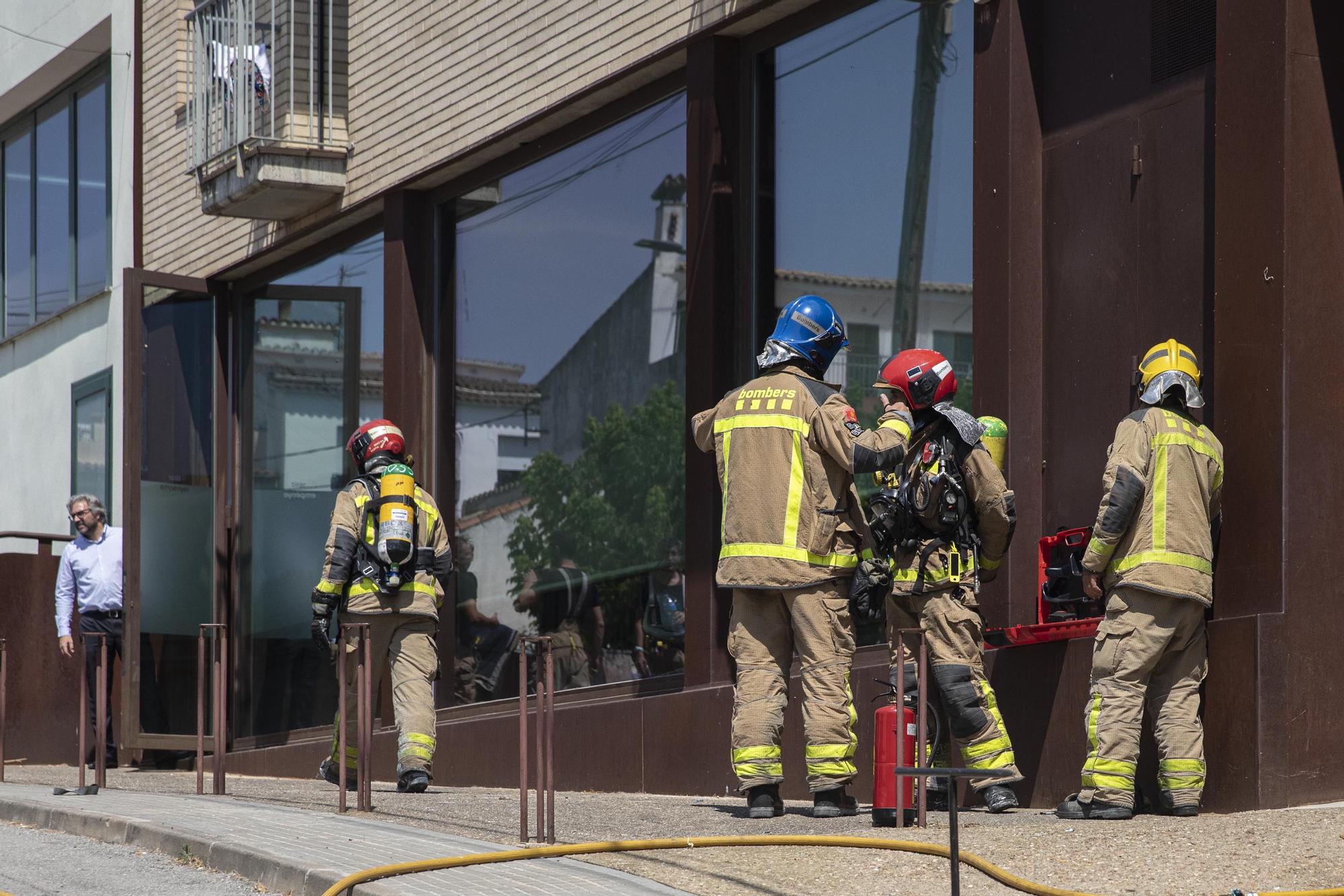 Desallotgen un bloc de pisos a Vidreres per un incendi en la instal·lació elèctrica