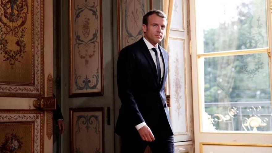 Macron viste ahora trajes hechos en Francia