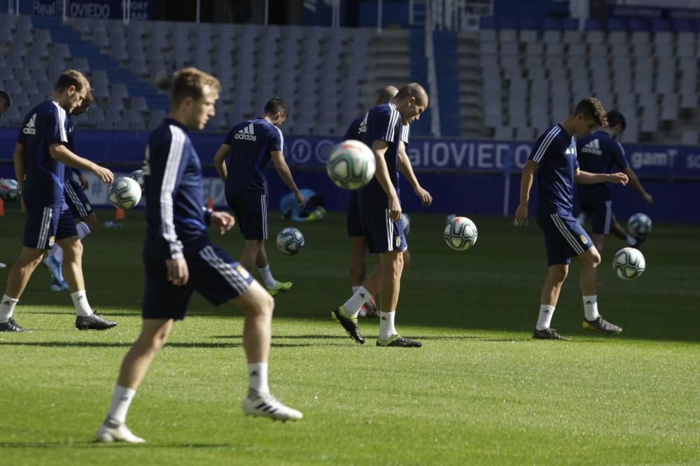 Entrenamiento del Real Oviedo en el Carlos Tartiere