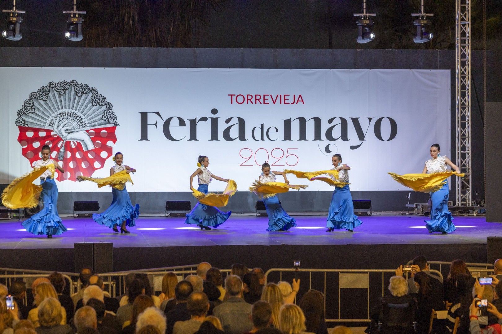Por sevillanas en la Feria de Mayo de Torrevieja 2025