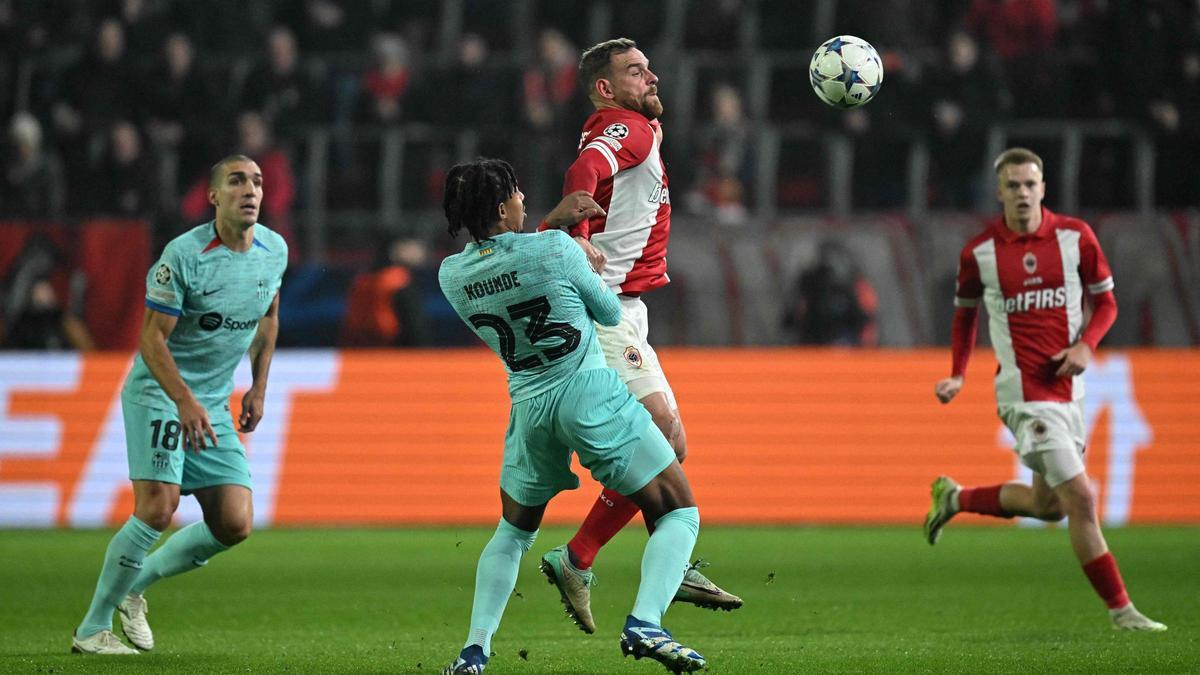 Koundé, durante el duelo del Barça con el Amberes en la Champions.