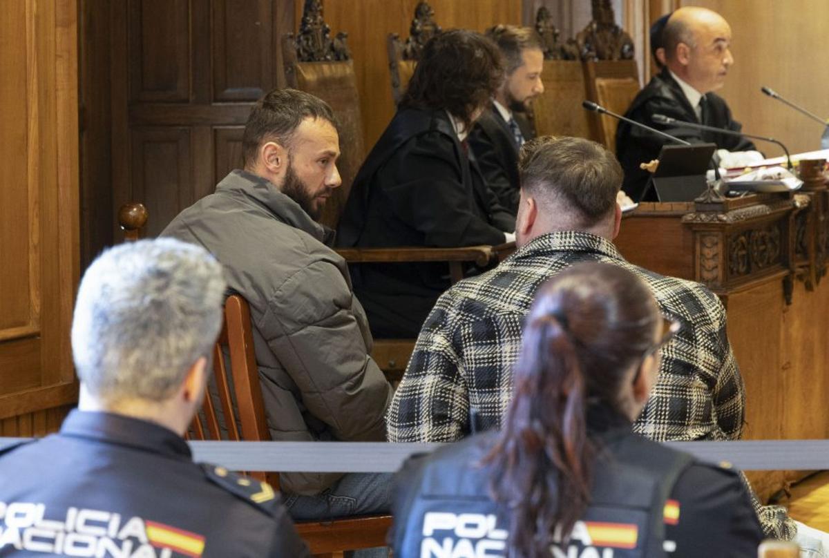 Florian Rama,  acusado de matar a Soufian Mraha, sentado este martes en el banquillo de la Audiencia Provincial.