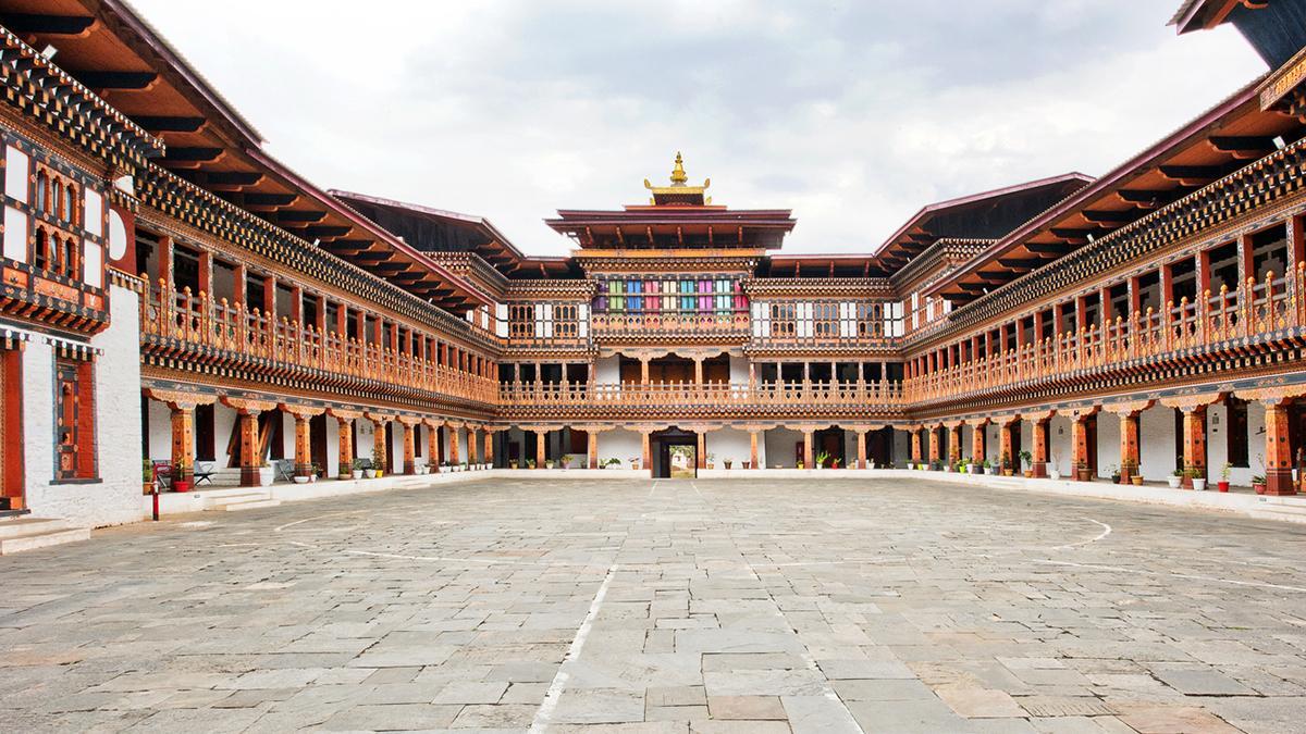 Patio interior del monasterio de Gangteng, una de las grandes paradas espirituales del valle de Phobjikha.