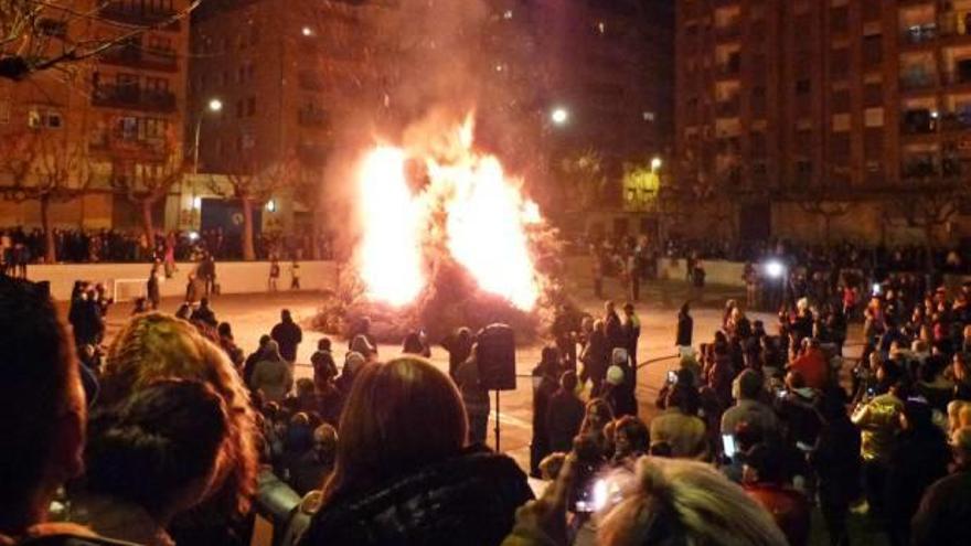 Hoguera y &#039;coquetes&#039; en Vinaròs