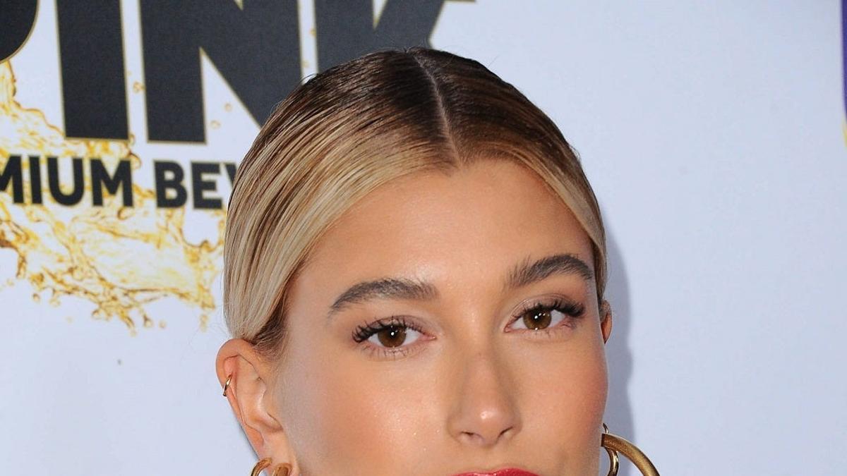 Cómo llevar el cuero en verano, por Hailey BaldwinCómo llevar el cuero en verano, por Hailey Baldwin