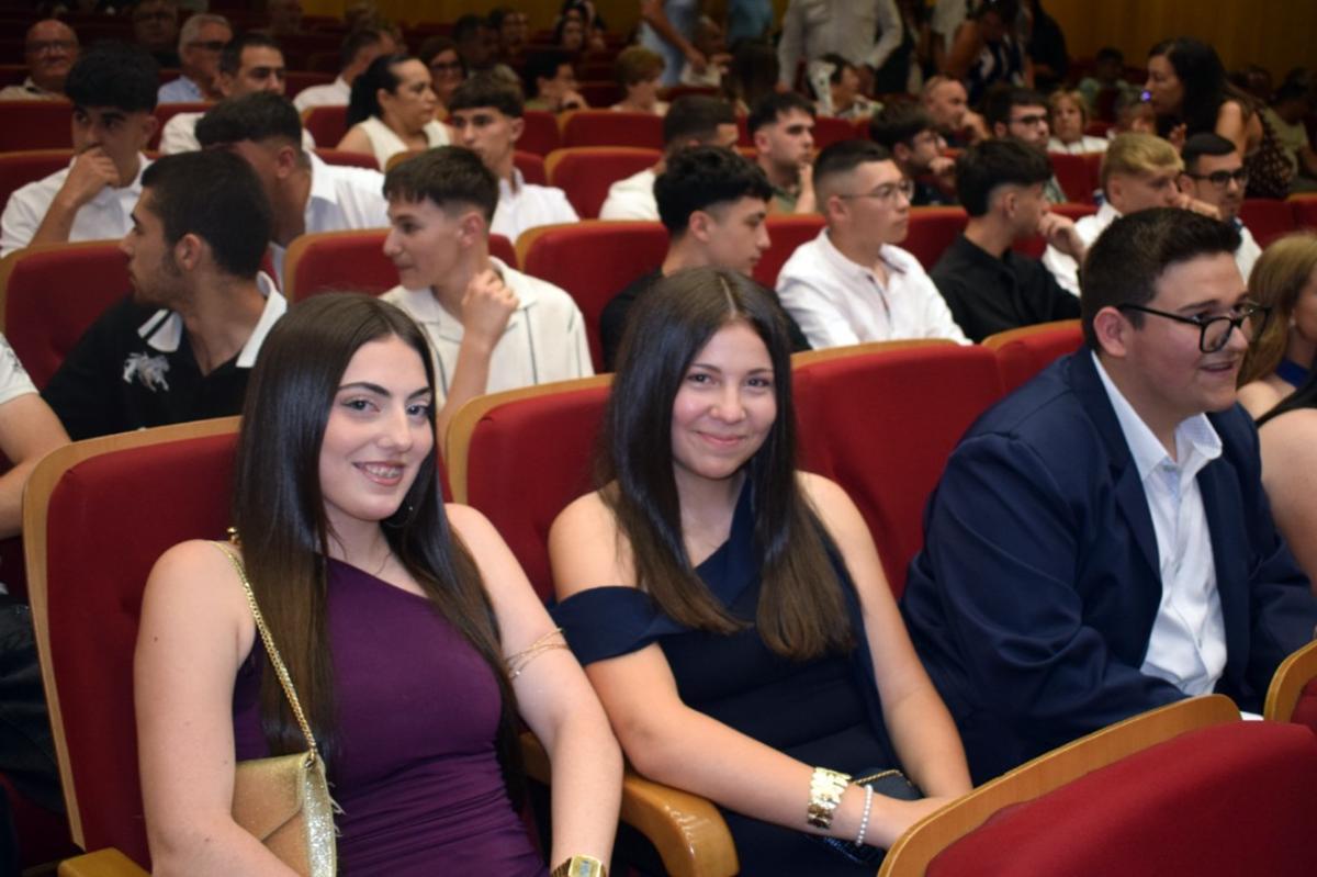 El acto de entrega de diplomas en el Auditorio Municipal de Valga.